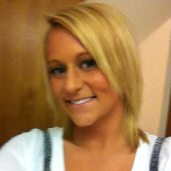 Profile Picture of Danielle Betts (@daniellemay7) on Poshmark