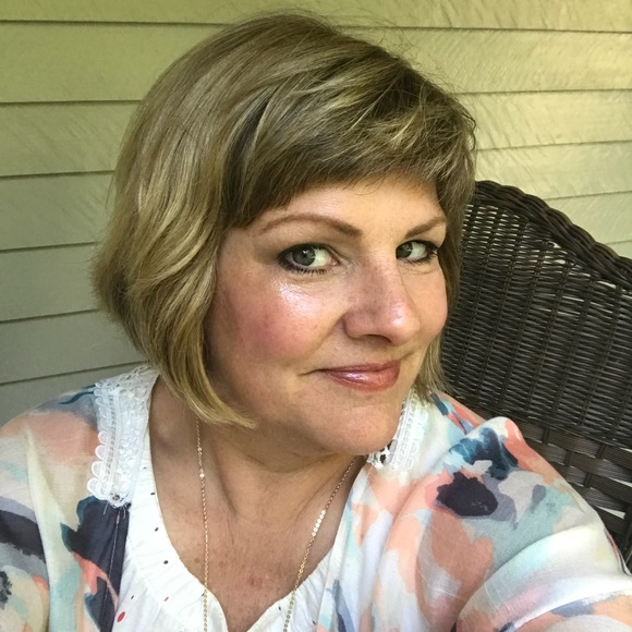 Profile Picture of Marti Limbocker (@mlimbocker) on Poshmark
