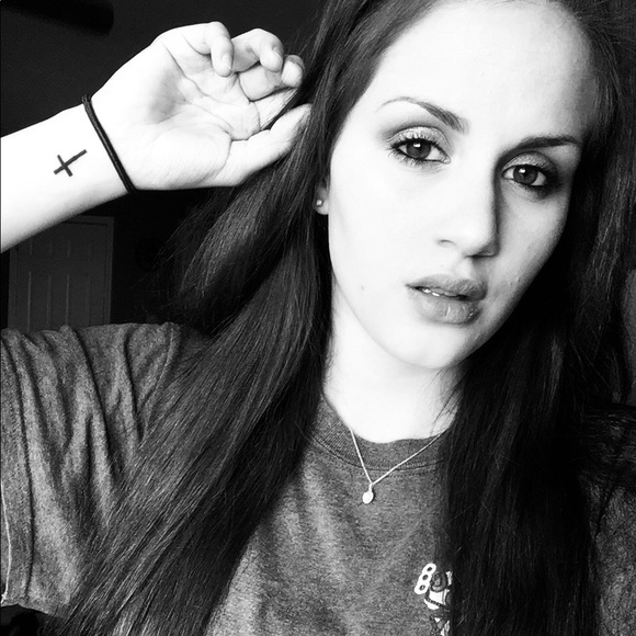 Profile Picture of Brittlynn Suire (@bsuire2) on Poshmark