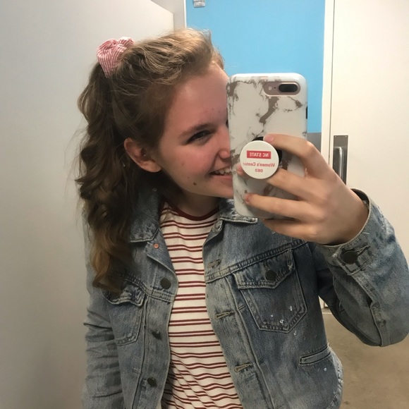 Profile Picture of Casee Loudermilk (@caseeloudermilk) on Poshmark