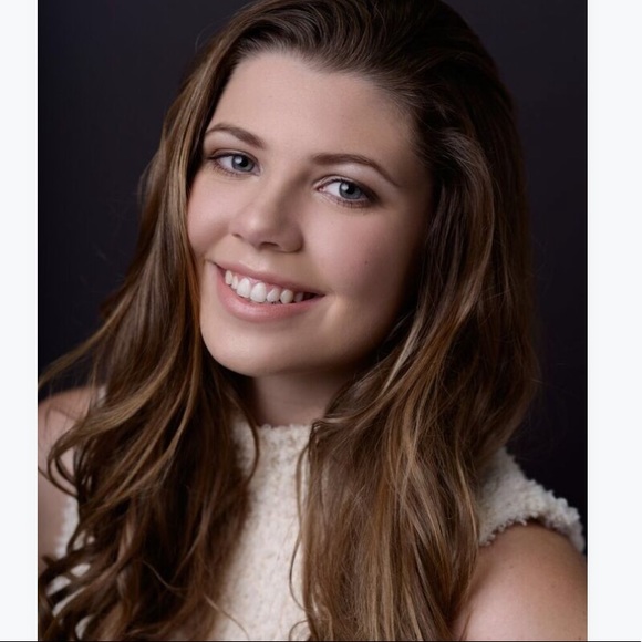 Profile Picture of Chandler Levinthal (@clevinthal) on Poshmark