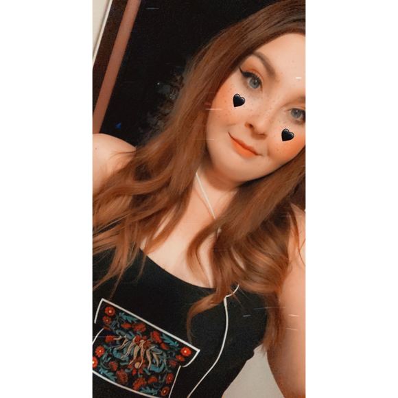 Profile Picture of Kylee-jo Bates (@mizlazzybugz) on Poshmark
