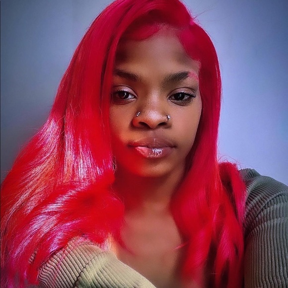 Profile Picture of Moniee Baaby (@simonelee13) on Poshmark