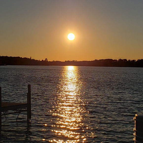 Profile Picture of Elizabeth Pauna (@ejpauna) on Poshmark