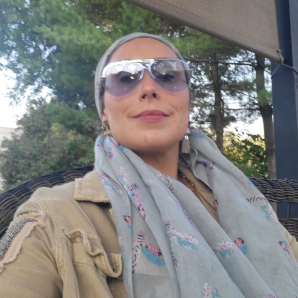 Profile Picture of Susan Brazen (@smbrazen79) on Poshmark