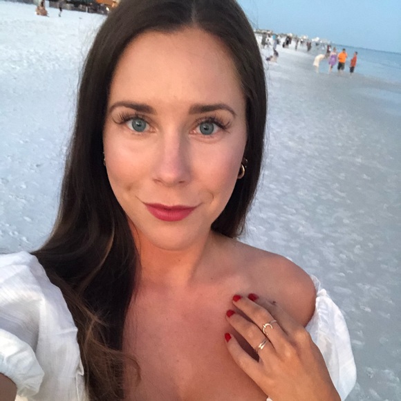 Profile Picture of Julia Alenius (@juliaking1) on Poshmark