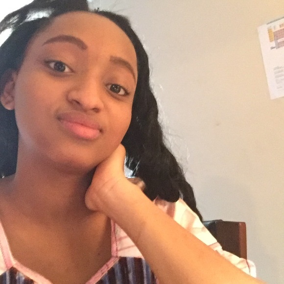 Profile Picture of Rollanda Kamara (@rollanda14321) on Poshmark