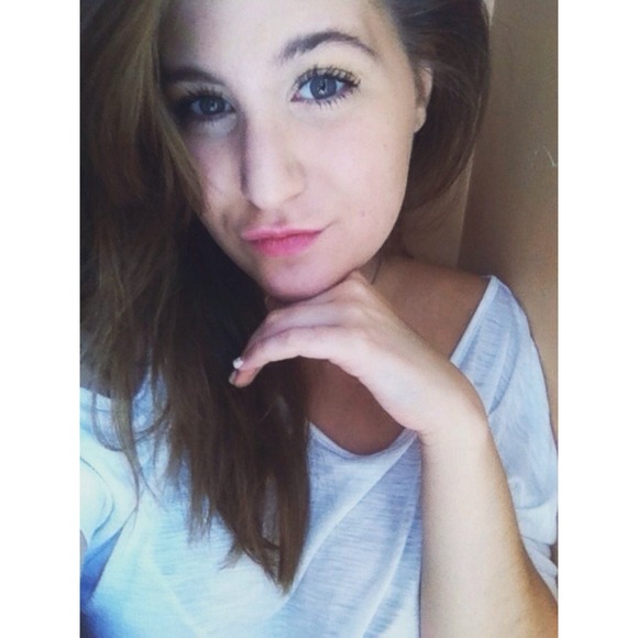 Profile Picture of Andrea Tomasso (@andweatomasso) on Poshmark