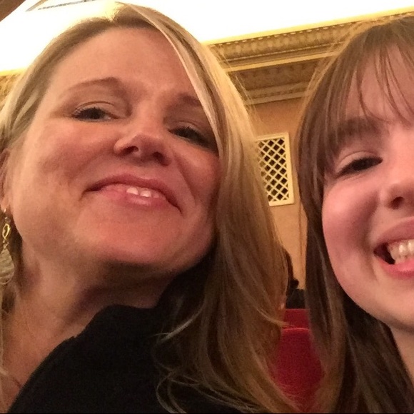 Profile Picture of Sarah Selleck (@sassysis) on Poshmark