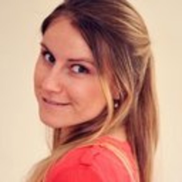 Profile Picture of Joanne Roberts (@joanne10roberts) on Poshmark