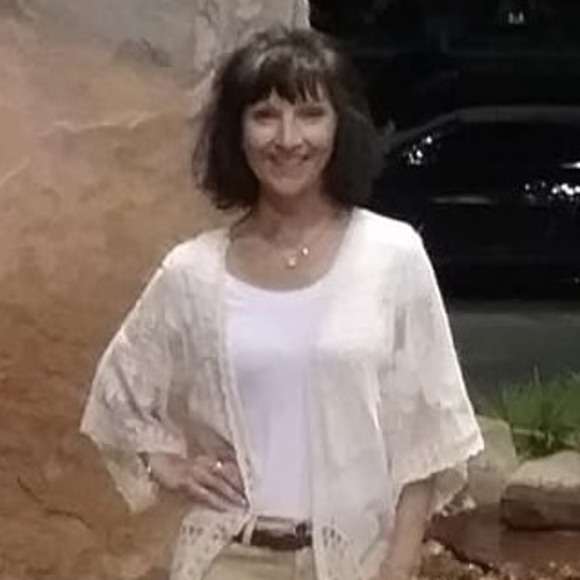 Profile Picture of Diane Balistreri (@diane2200) on Poshmark