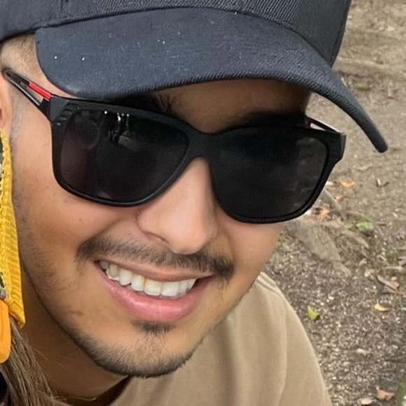 Profile Picture of Ernesto Onate (@onate7) on Poshmark