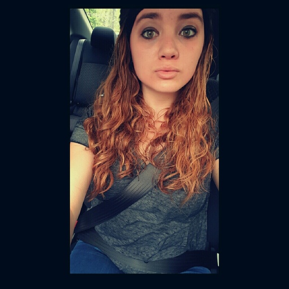 Profile Picture of Casey Linderman (@caseymarie_18) on Poshmark
