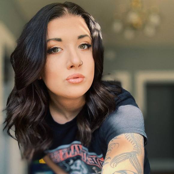 Profile Picture of Hannah Milbrandt (@hmilbrandt) on Poshmark