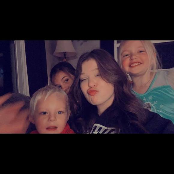 Profile Picture of Shyanne Bigsby (@shyannemarie_) on Poshmark