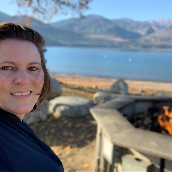 Profile Picture of Kimberly Howells (@kpearson0107) on Poshmark