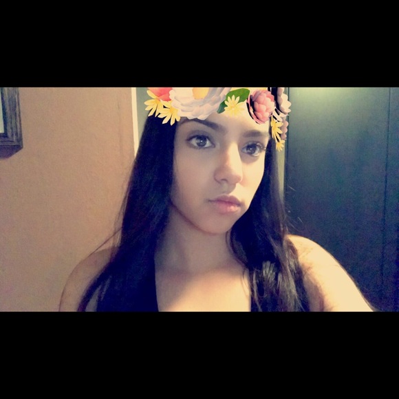 Profile Picture of Olivia Outhouse (@oliviaouthouse) on Poshmark