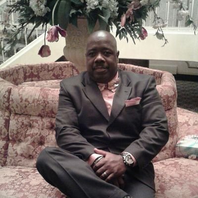 Profile Picture of Calvin  Robinson (@pas_ted) on Twitter