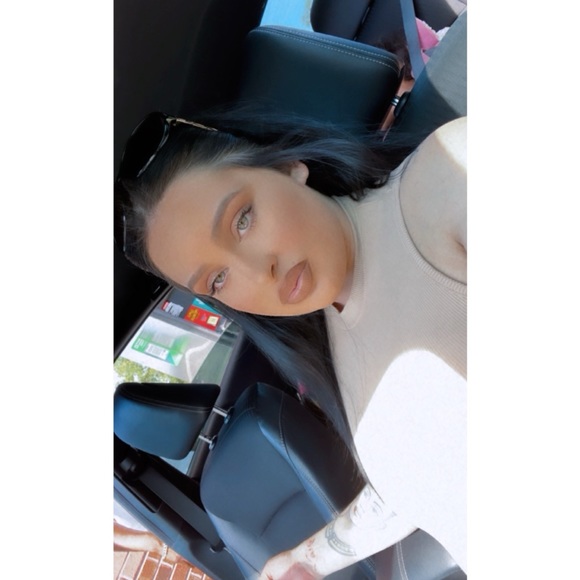 Profile Picture of Brittany Stoskopf (@b_stoskopf) on Poshmark