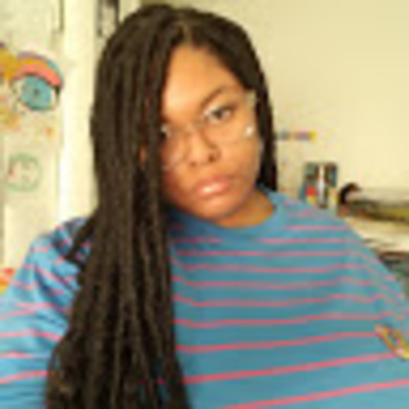 Profile Picture of Leedle Leedle (@daonysia) on Poshmark