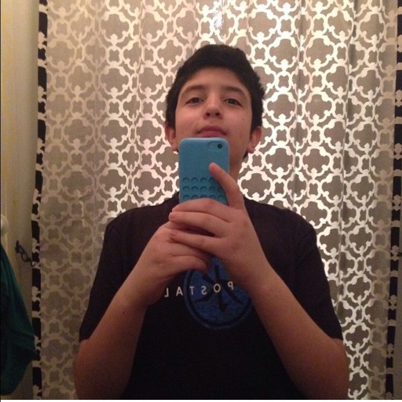 Profile Picture of Chris Valladares (@v_christian76) on Poshmark