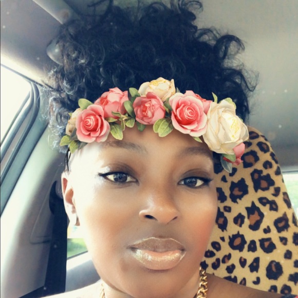 Profile Picture of Sade Thompson (@michelle123185) on Poshmark