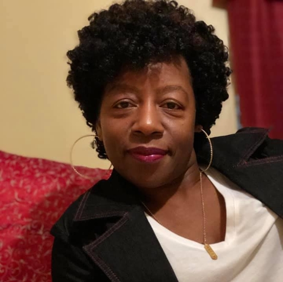 Profile Picture of Nicky Thomas-white (@miahtuck01) on Poshmark