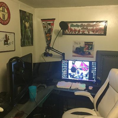 Profile Picture of Robert Fentress (@tht_ReDNecK) on Twitter