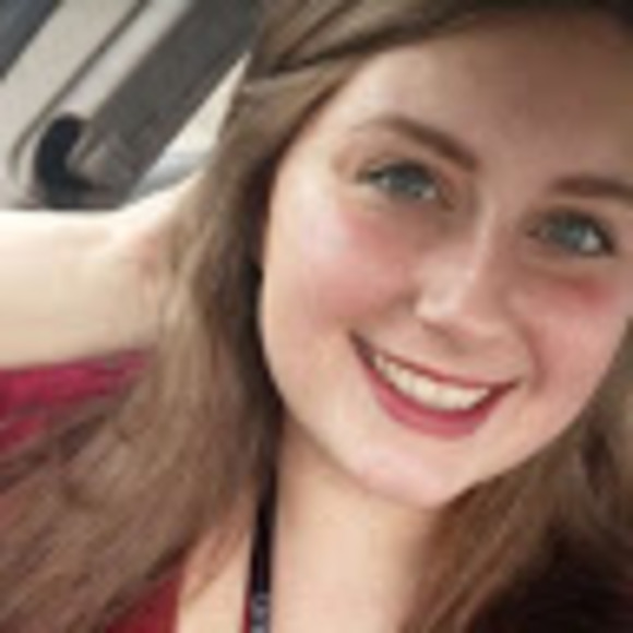 Profile Picture of Alexis Devries (@alexisdevries) on Poshmark