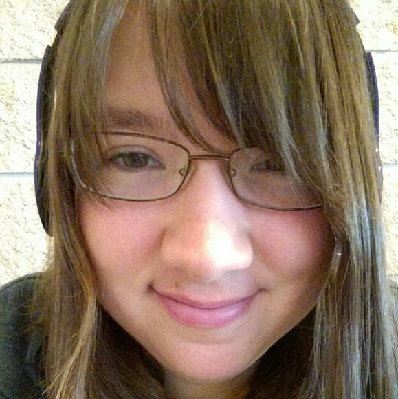 Profile Picture of Alise Anzelone (@alisema) on Poshmark