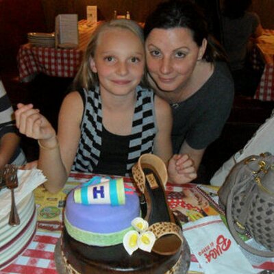 Profile Picture of Laura Rust (@myzoo10) on Twitter