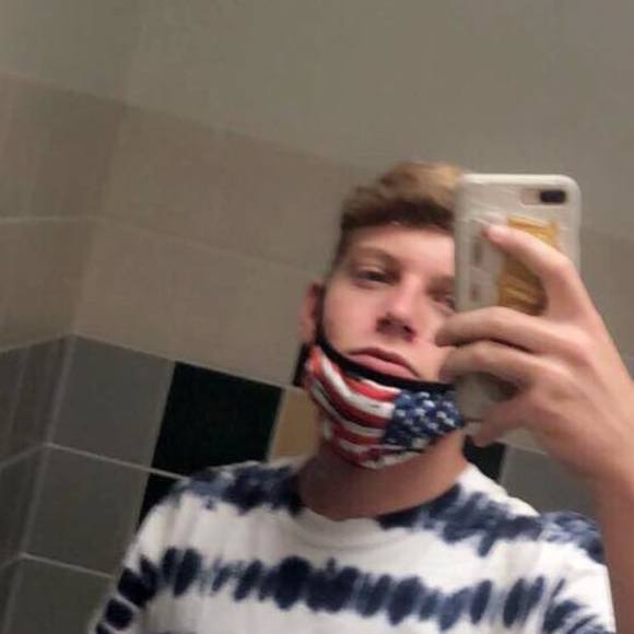 Profile Picture of Bo Risinger (@borisinger) on Poshmark