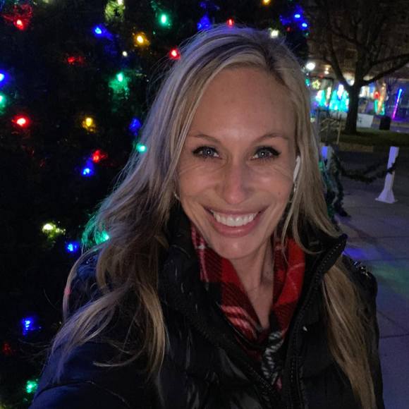 Profile Picture of Megan Edgecombe (@megyan88) on Poshmark