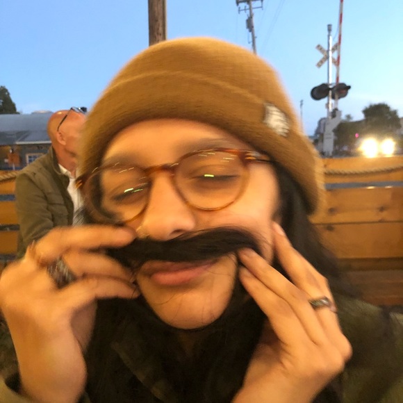 Profile Picture of Mikaela Martinez (@macadoashis) on Poshmark