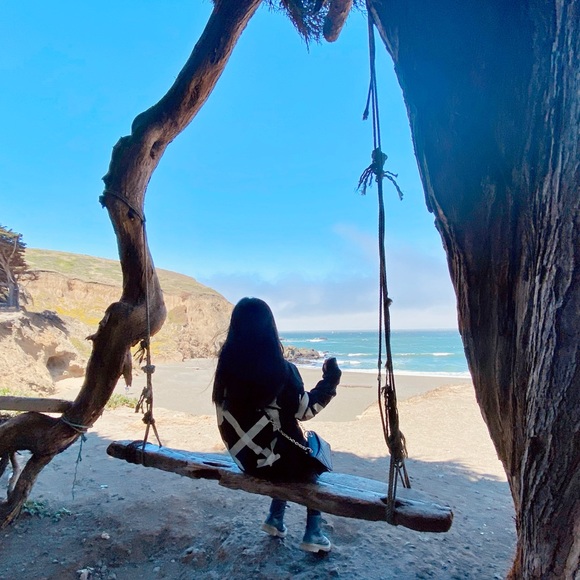 Profile Picture of Alice Zhong (@alicez2019) on Poshmark