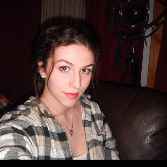 Profile Picture of Sydney Brumbley (@ccmree) on Poshmark