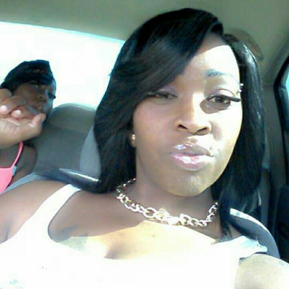 Profile Picture of Wondra Grooms (@wondra_12) on Poshmark