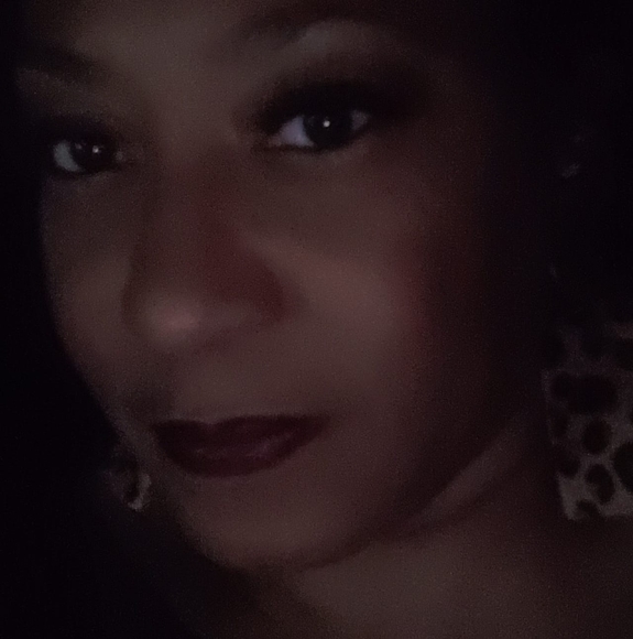 Profile Picture of Shaneka James sewell (@nekaljsewell) on Poshmark