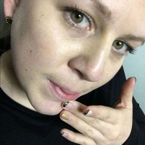 Profile Picture of Ashlee Wlazlak (@ashleewlazlak) on Poshmark