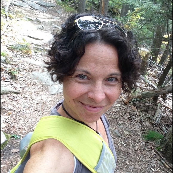 Profile Picture of Vicki Theroux (@vi777) on Poshmark