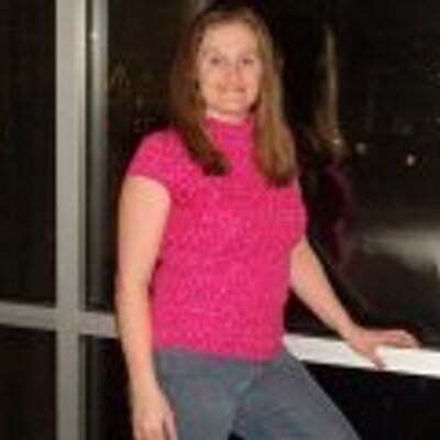 Profile Picture of Lea Button (@Leaarfua) on Twitter