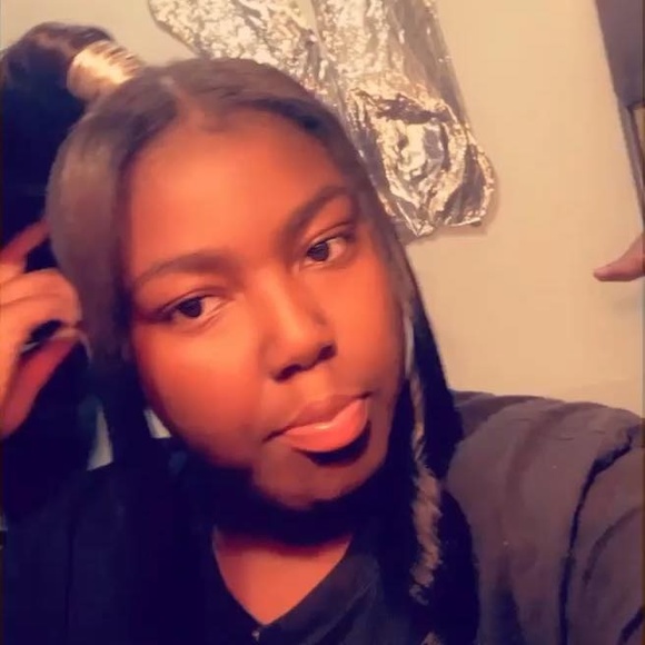 Profile Picture of Niah Niah (@niah1214) on Poshmark