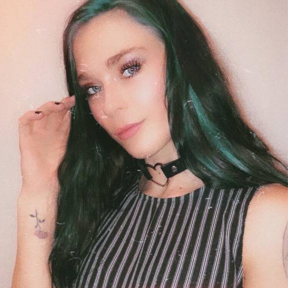 Profile Picture of Elena Neuenschwander (@elena5125141) on Poshmark
