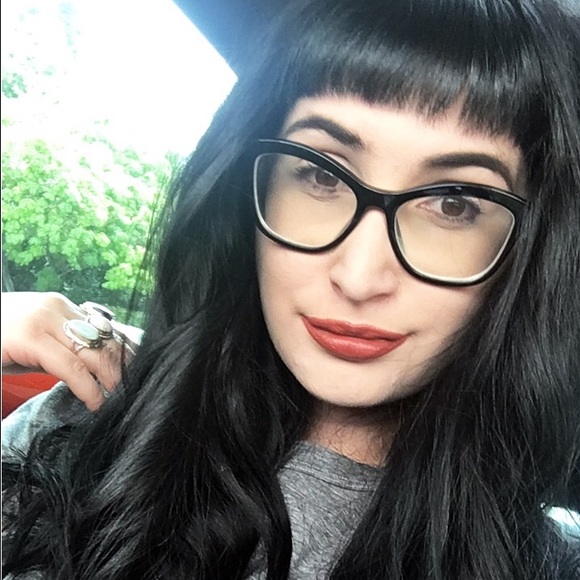 Profile Picture of Ashley Fayerverger (@ashleyyfay) on Poshmark