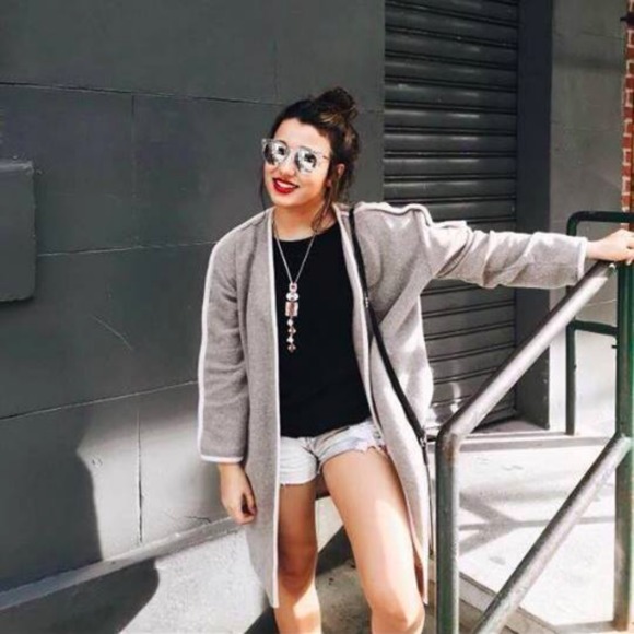 Profile Picture of Luiza Teixeira (@luizatb_) on Poshmark