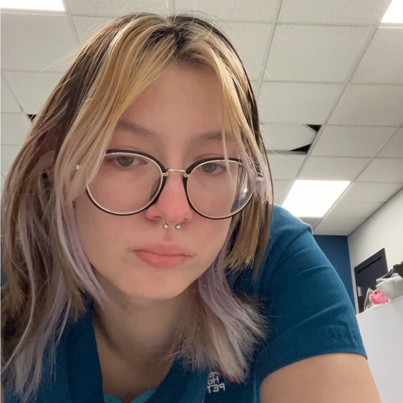 Profile Picture of Trinitee Bewick (@triniteebewick) on Poshmark