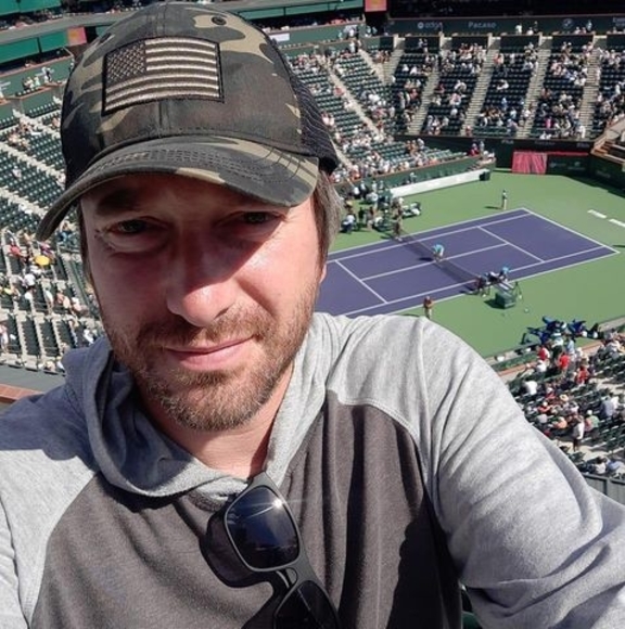 Profile Picture of Andrey Zhukov (@zipanych) on Poshmark