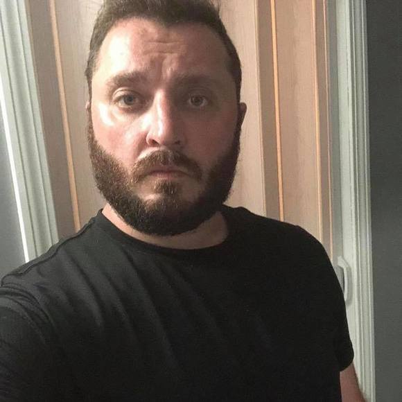 Profile Picture of Scott Davison (@scottdavison) on Poshmark