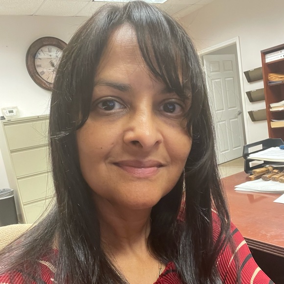 Profile Picture of Lidia Rojas (@lidia0612) on Poshmark