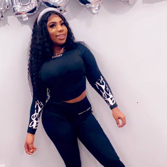 Profile Picture of Shardae Clark (@mizzway2flii) on Poshmark